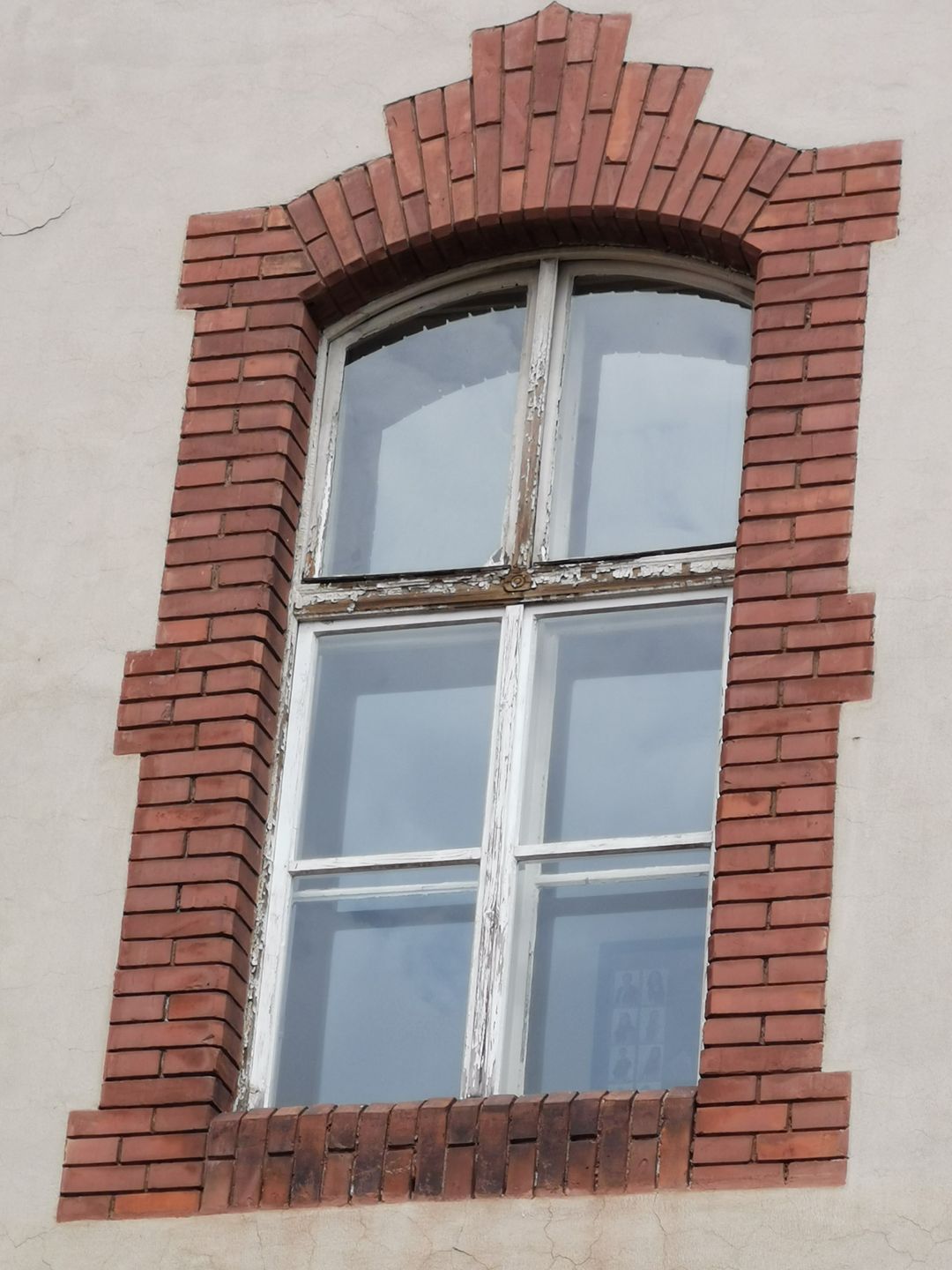 Detail okna (malý školský dvor) pred zmenou