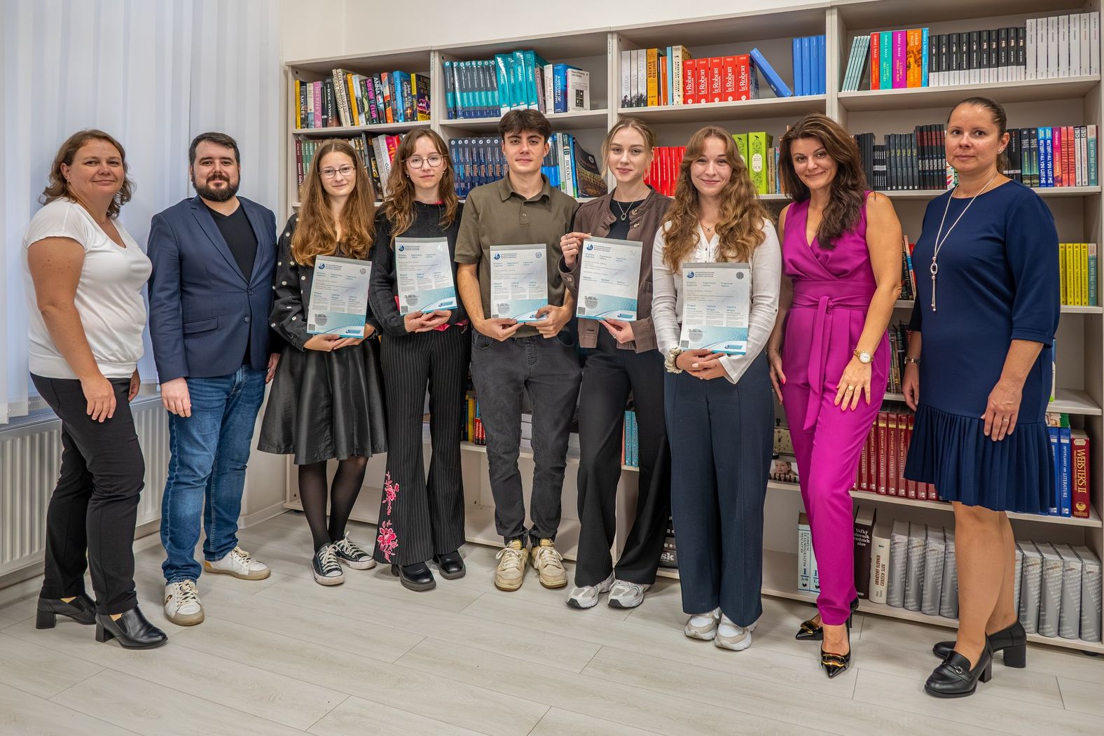 Odovzdávanie prvých IB diplomov