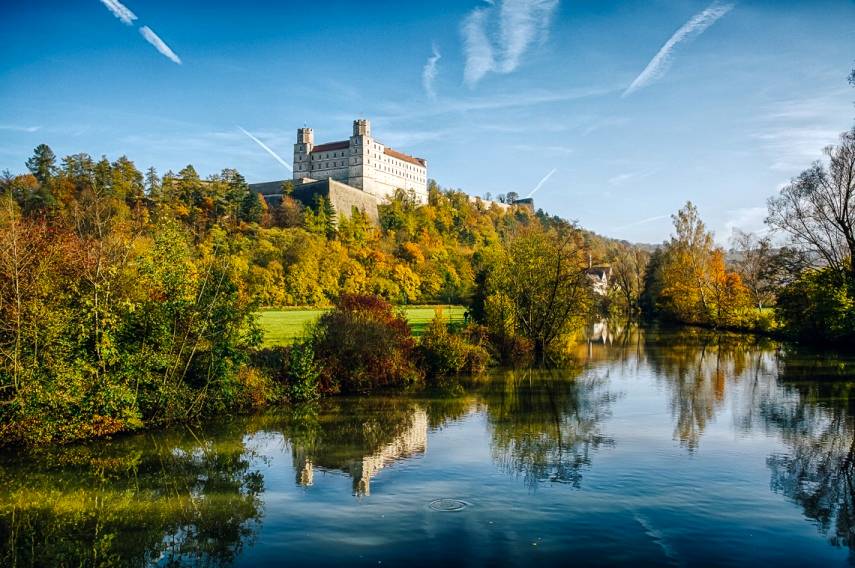 Die Willibaldsburg und der Fluss Altmühl