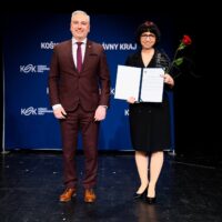 Ocenenie pre Mgr. Silviu Oravcovú pri príležitosti Dňa učiteľov (1/12)