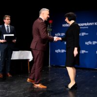 Ocenenie pre Mgr. Silviu Oravcovú pri príležitosti Dňa učiteľov (2/12)