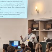 Prednáška s biovedcom Dr. R. Lukom Danielsom (6/11)